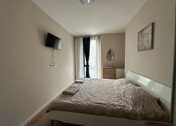 Sisi Апартаменты Тирана